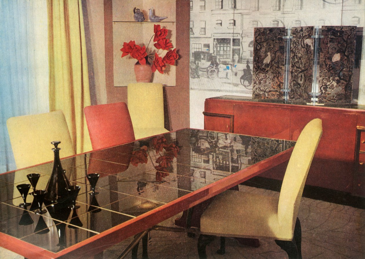 Spisestue i sang-de-boeuf-lakk, av Hayes Marshall for Fortnum & Mason Ltd., London, 1937. av Unbekannt