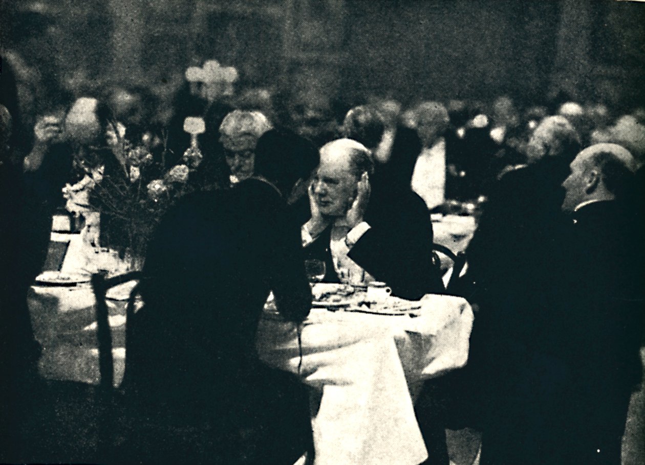 Spise ute på Burlington House, 1932, 1945. av Unbekannt