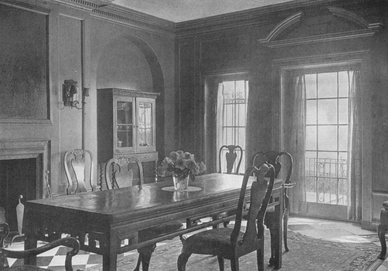 Spisestue, med utsikt mot hageterrassen, huset til fru WK Vanderbilt, New York City, 1924 av Unbekannt