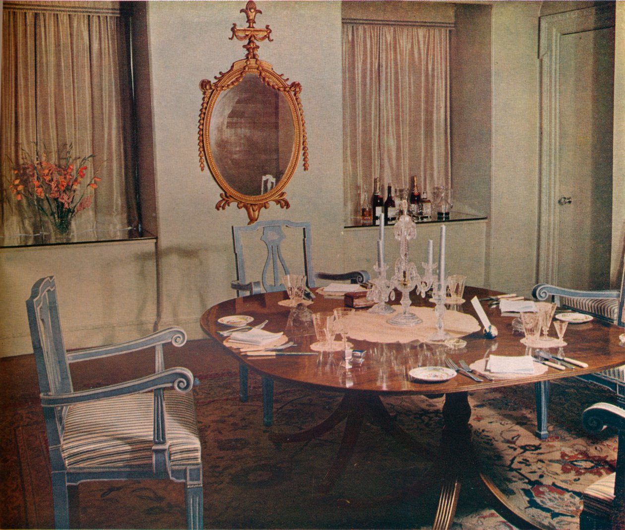 Spisestue i leiligheten designet av Herman Schryver på Grosvenor Square, London, 1936 av Unbekannt