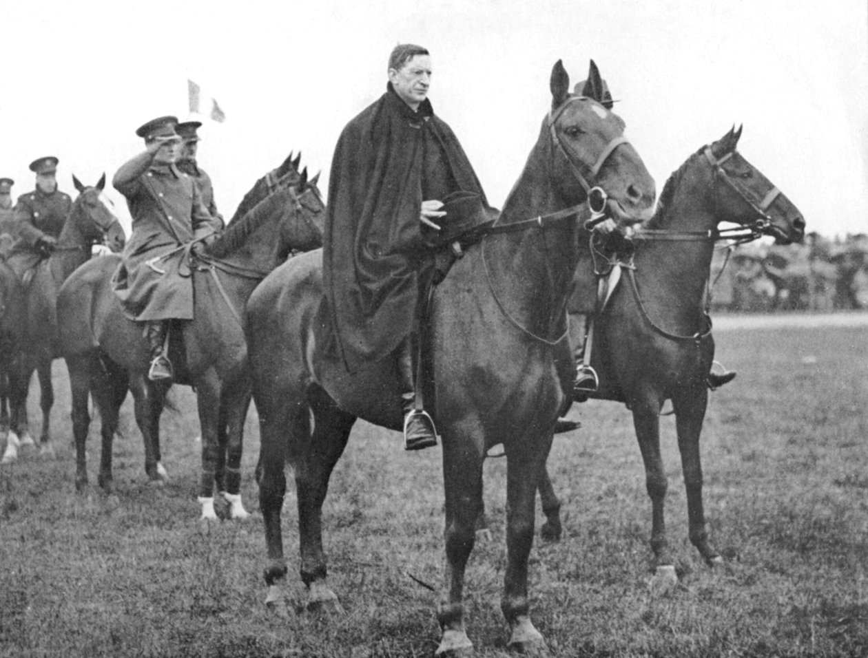 Eamon De Valera på en marsj-fortid av tropper fra den irske fristaten, Dublin, c1934-1935 av Unbekannt