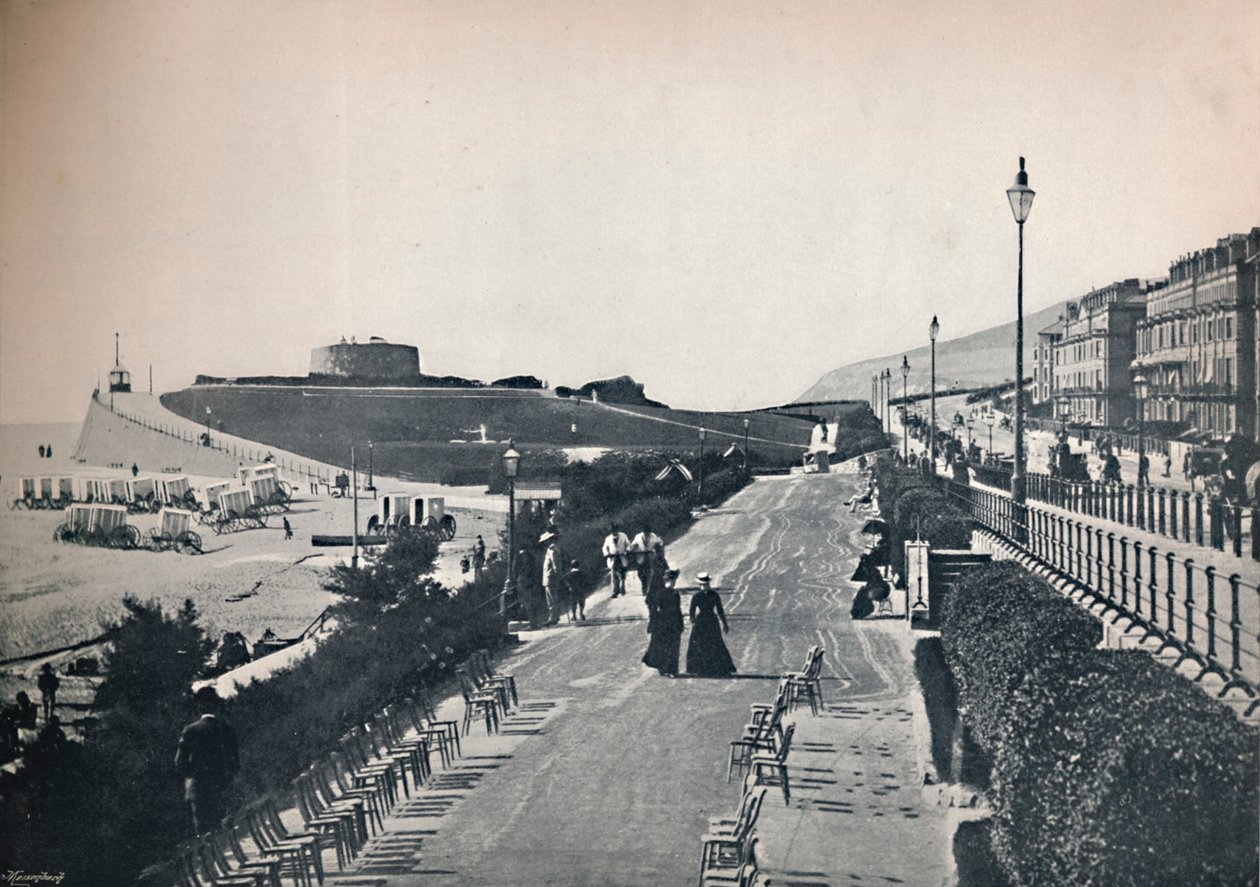 Eastbourne - En del av promenaden, viser Wish Tower, 1895 av Unbekannt