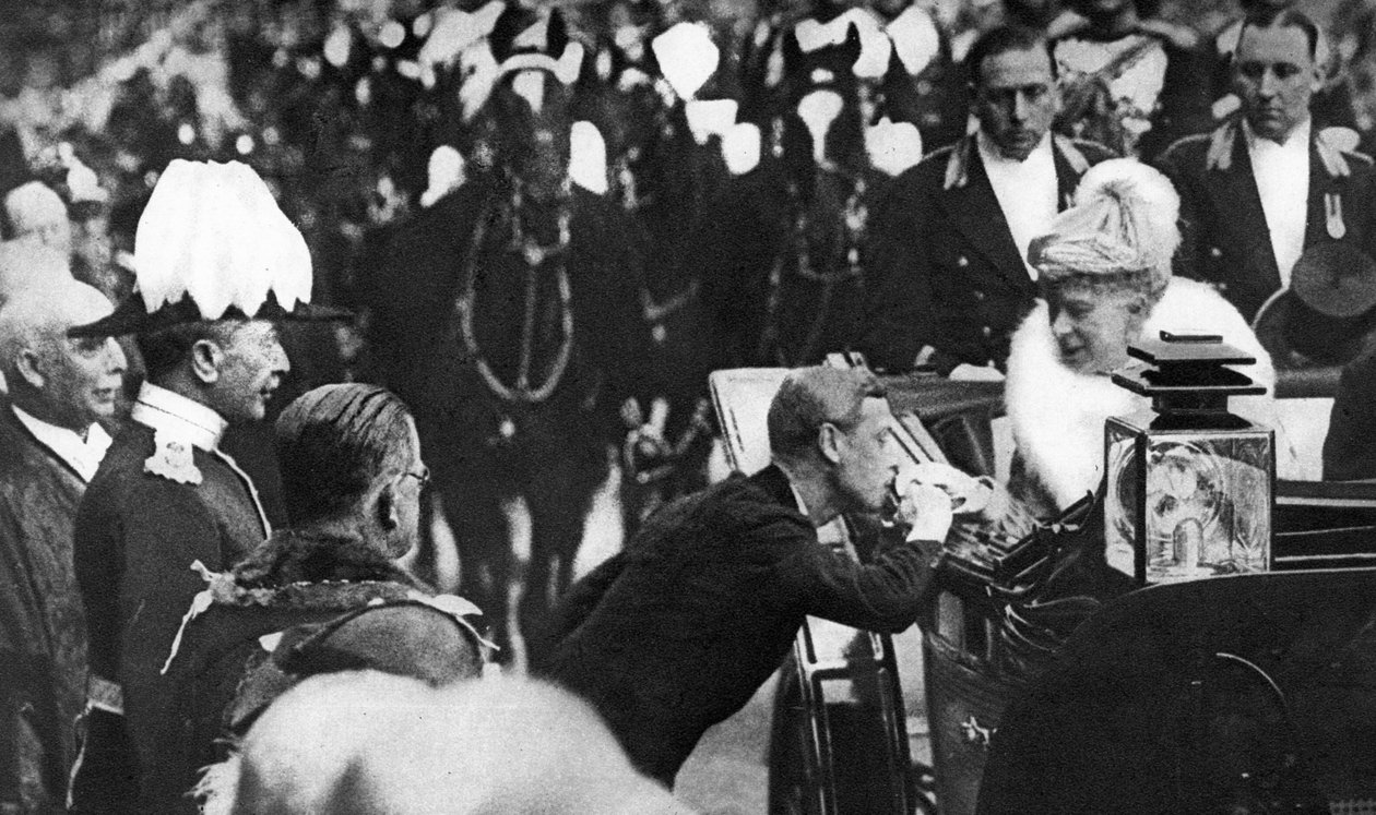 Edward VIII hilser dronning Mary i Windsor, 1936 av Unbekannt