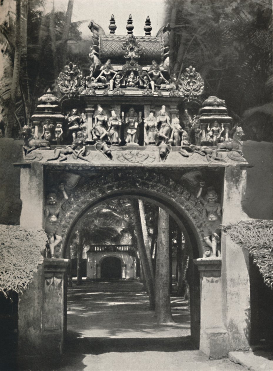 Inngang til et hinduistisk tempel, Ceylon, 1926 av Unbekannt