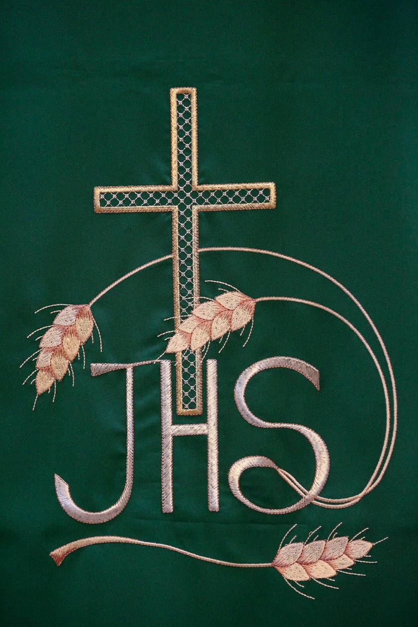 Broderi i Maria SS, Assunta kirke: Jesus Kristus christogram eller monogram, Galatone, Italia av Unbekannt
