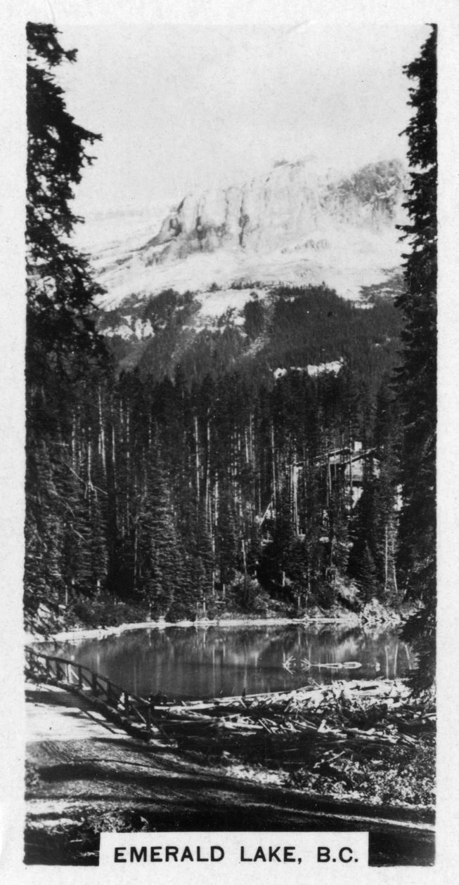 Emerald Lake nær Field, British Columbia, Canada, ca 1920-tallet av Unbekannt
