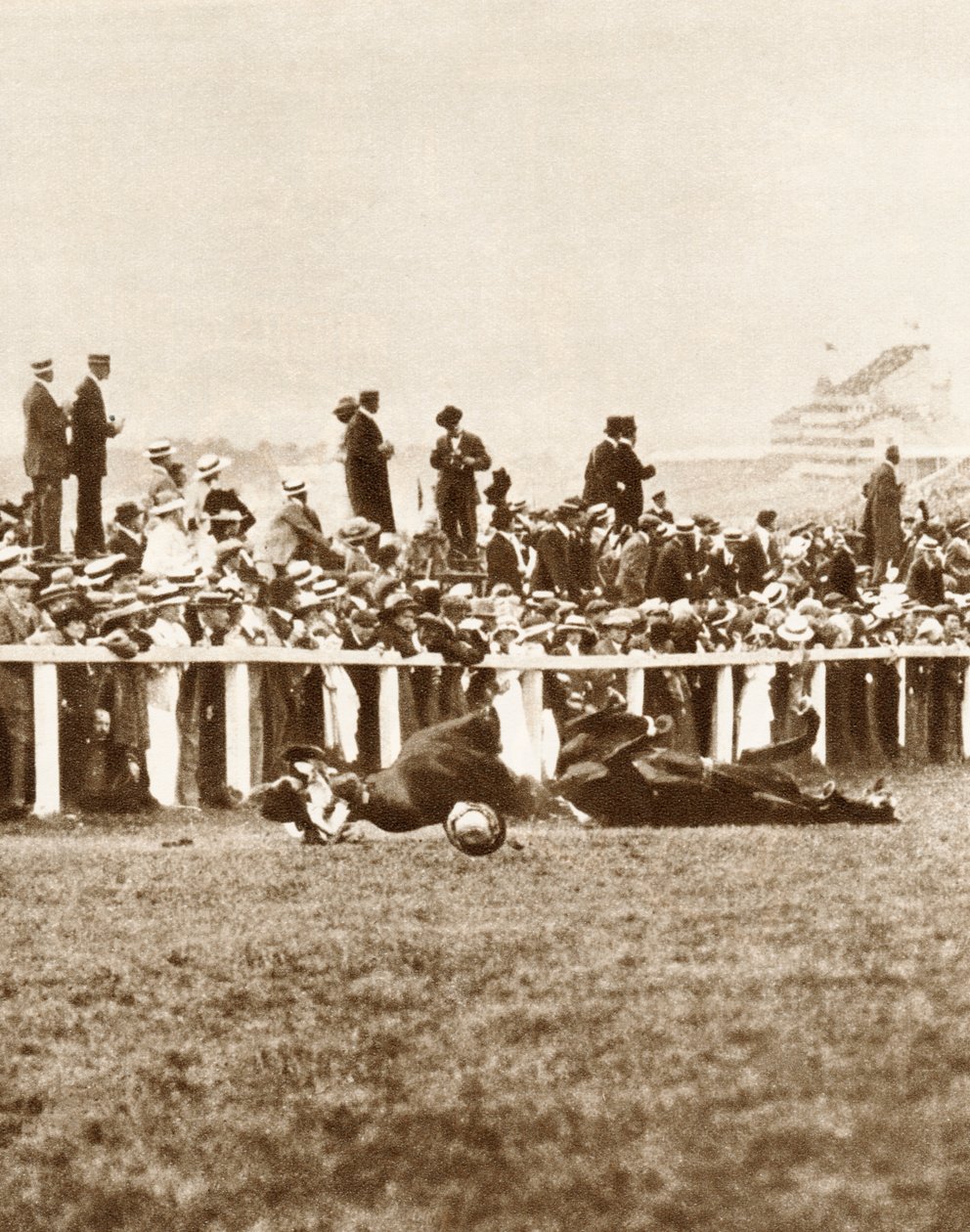 Emily Davison kaster seg foran Kings-hesten under Derby, Epsom, Surrey, 1913 av Unbekannt