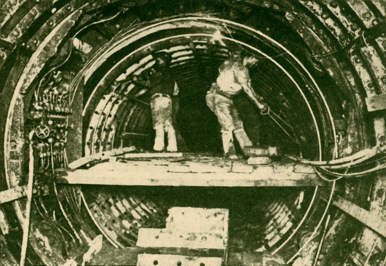 Enlarging Tunnels on the City and South London Railway, Showing New and Old Diameters, 1930. av Unbekannt