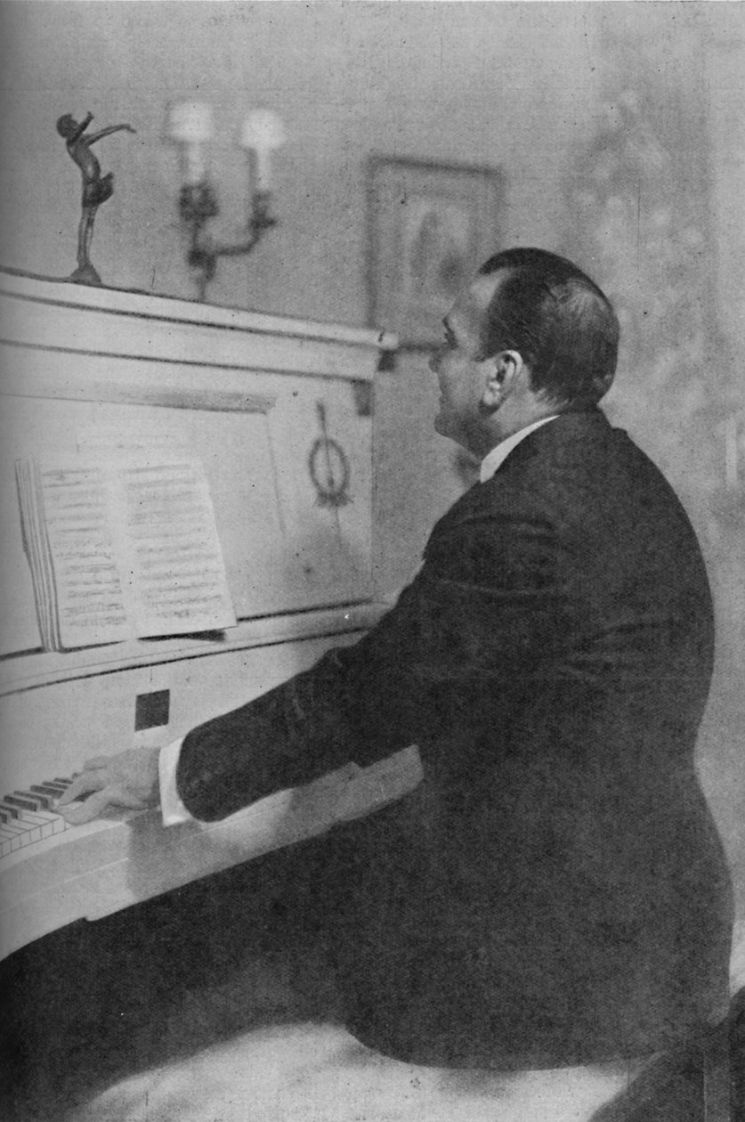 Enrico Caruso - Italias berømte tenor ved pianoet, c1925 av Unbekannt