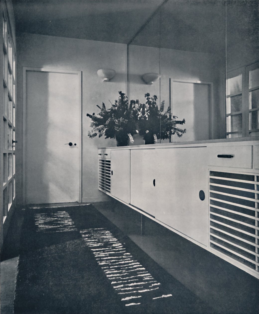 Inngangslobby ved Shrubs Wood, Chalfont St. Giles, 1936 av Unbekannt
