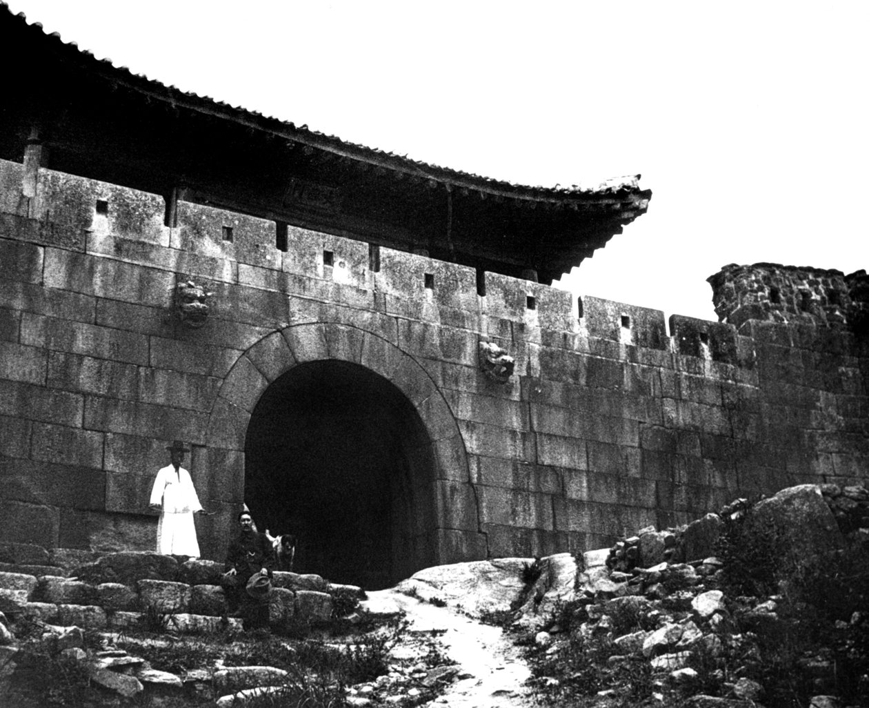 Inngang til et tempel, Korea, 1900 av Unbekannt