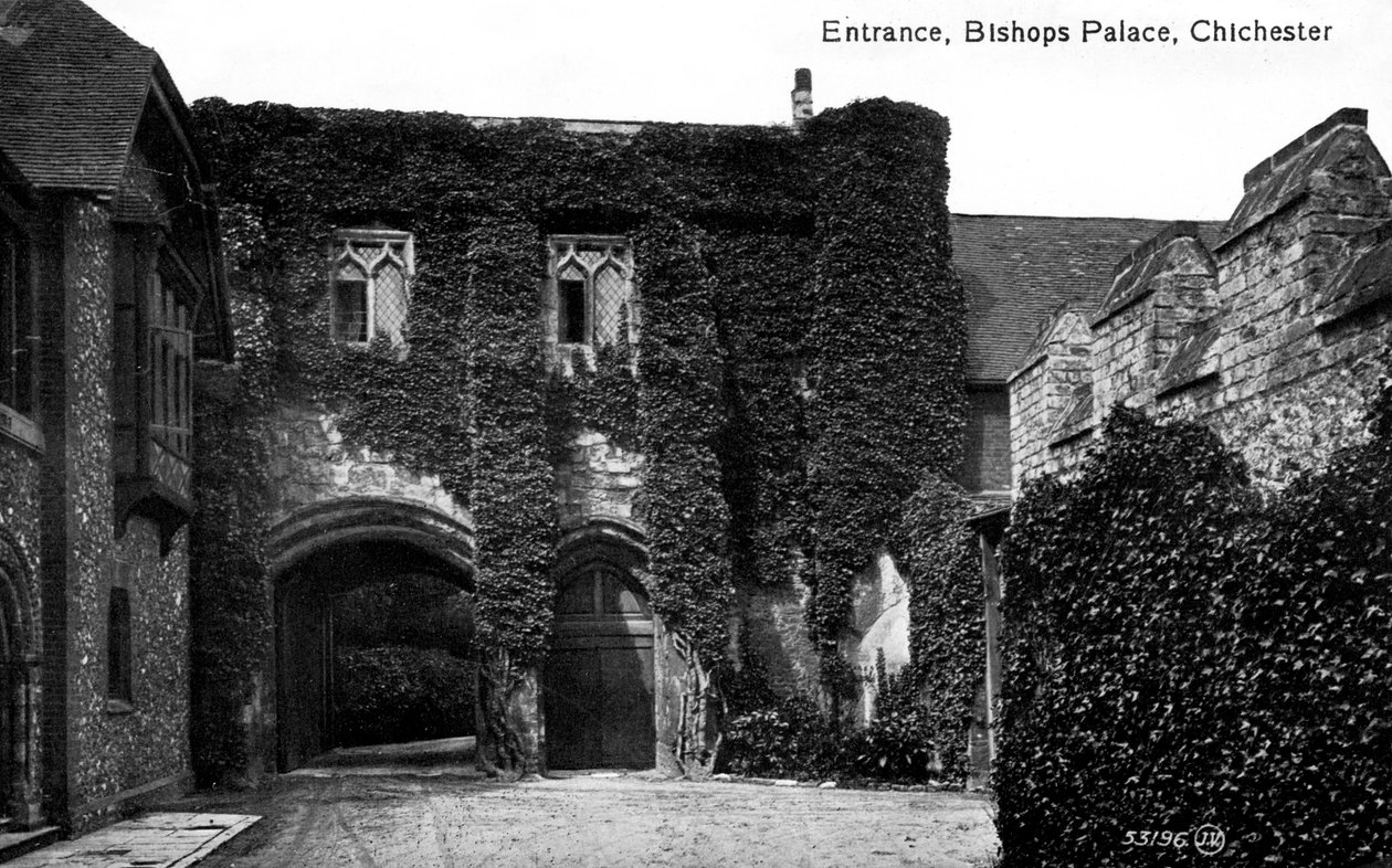 Inngang til Bishops Palace, Chichester, Sussex, tidlig på 1900-tallet av Unbekannt