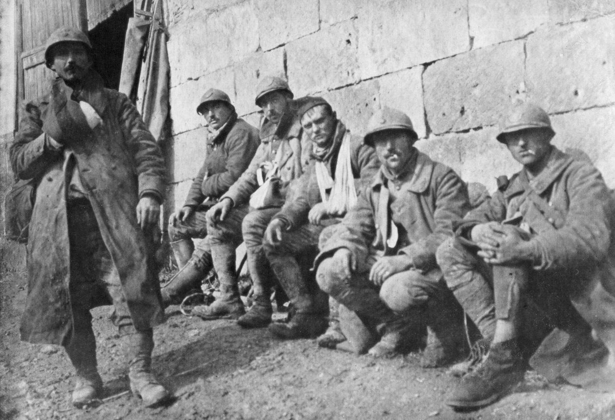 Evakuerte franskmenn såret etter slaget ved Plessis-de-Roye, Picardie, Frankrike, 30. mars 1918 av Unbekannt