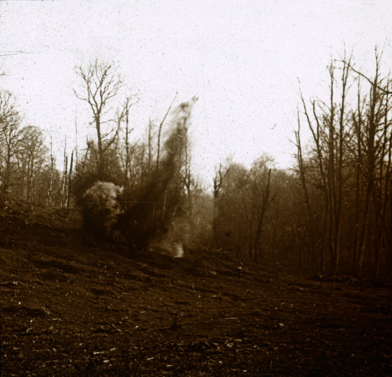 Eksplosjon av granat avfyrt av en tank, c1914-c1918 av Unbekannt