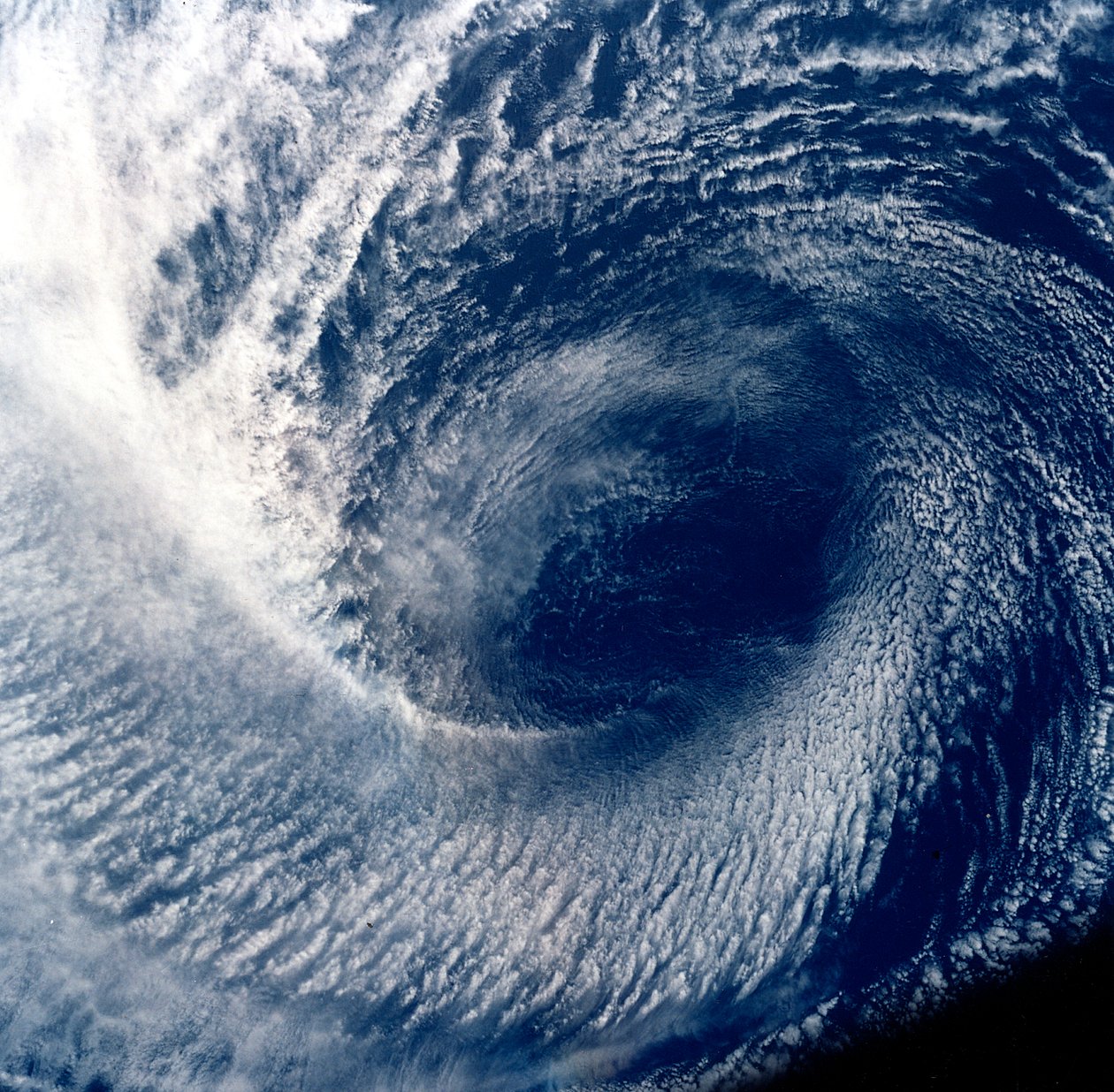 Øye av den tropiske stormen Blanca fotografert mellom 17. og 24. juni 1985 av Unbekannt