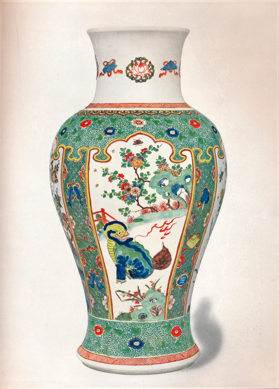 Famille Verte Vase, med fire stående paneler malt med steiner og blomstrende planter, to monstre, av Unbekannt