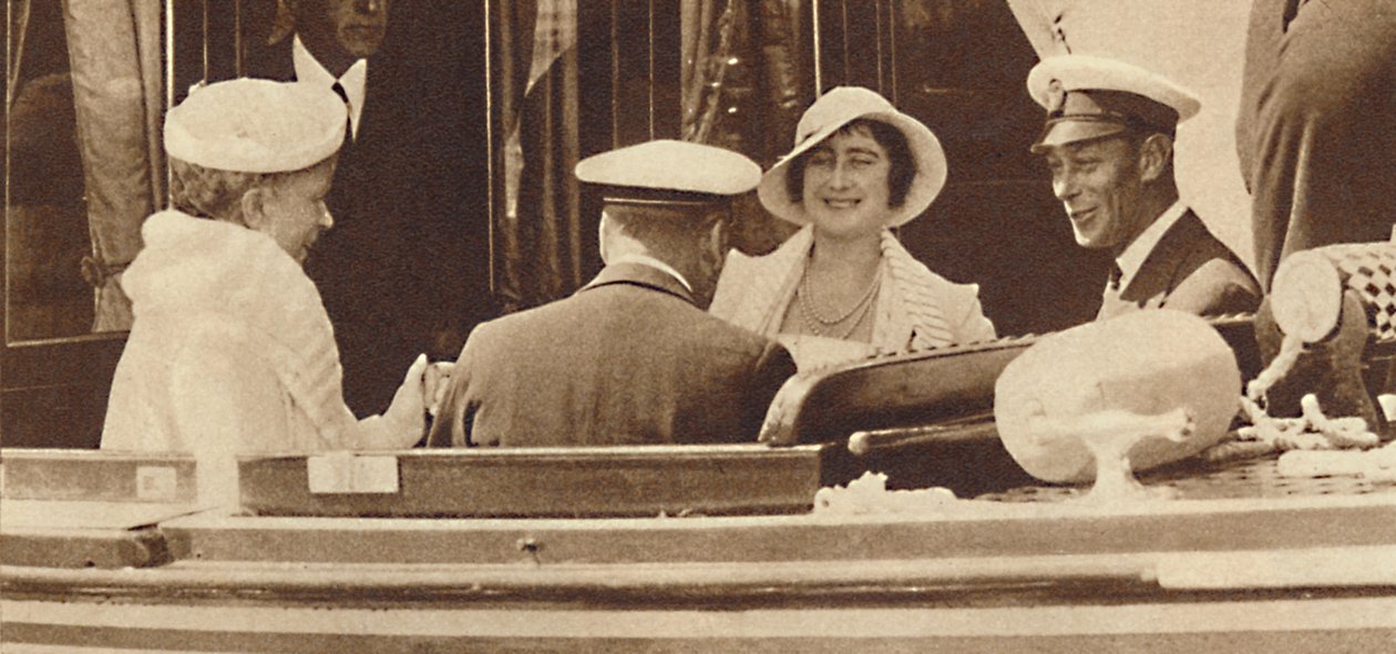 Family Joke - forlater Royal Yacht Albert og Victoria ved Cowes, c1935 1937 av Unbekannt