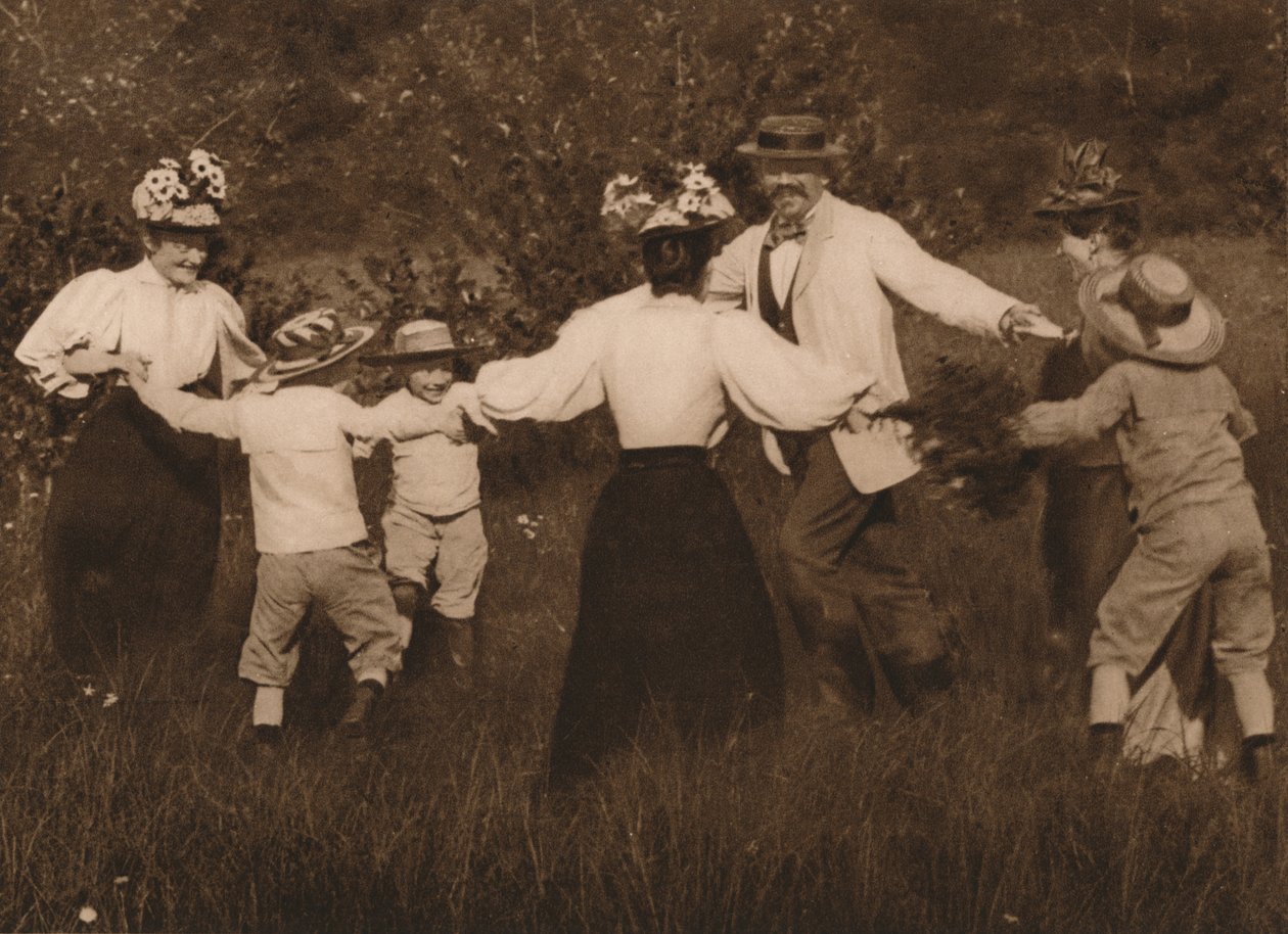 Familie som spiller spill på et felt, 1937 av Unbekannt