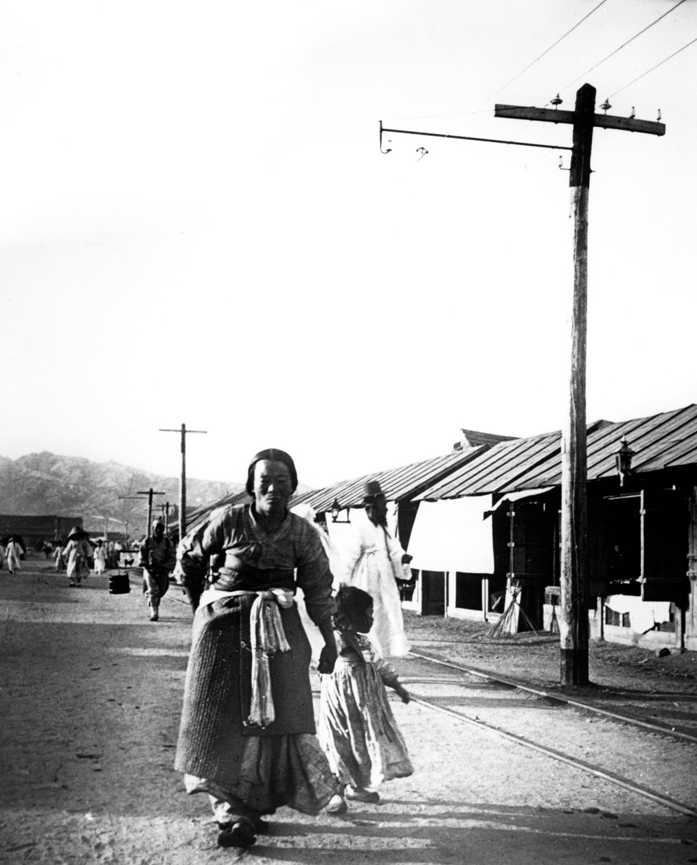 Far og barn, Seoul, Korea, 1900 av Unbekannt