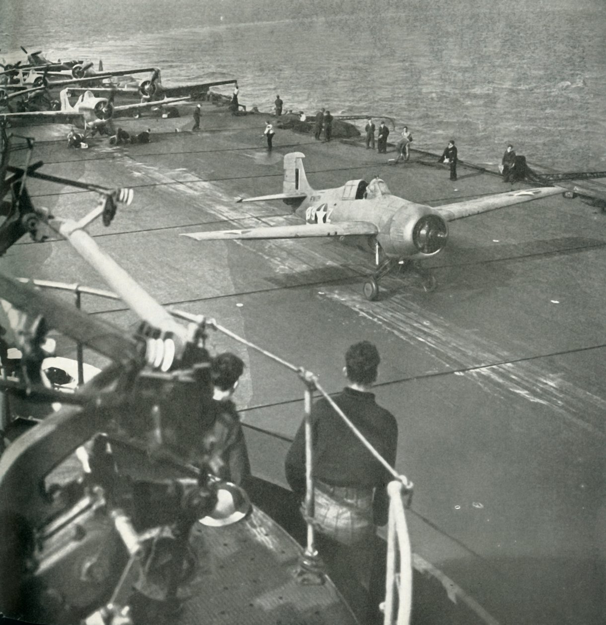 Jagerfly om bord på et hangarskip, andre verdenskrig, c1943. av Unbekannt