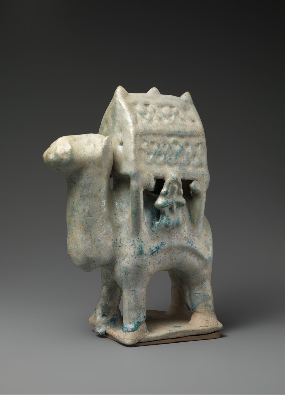 Figur i form av en kamel som bærer en Palanquin og to ryttere, 1100-begynnelsen av 1200-tallet. av Unbekannt