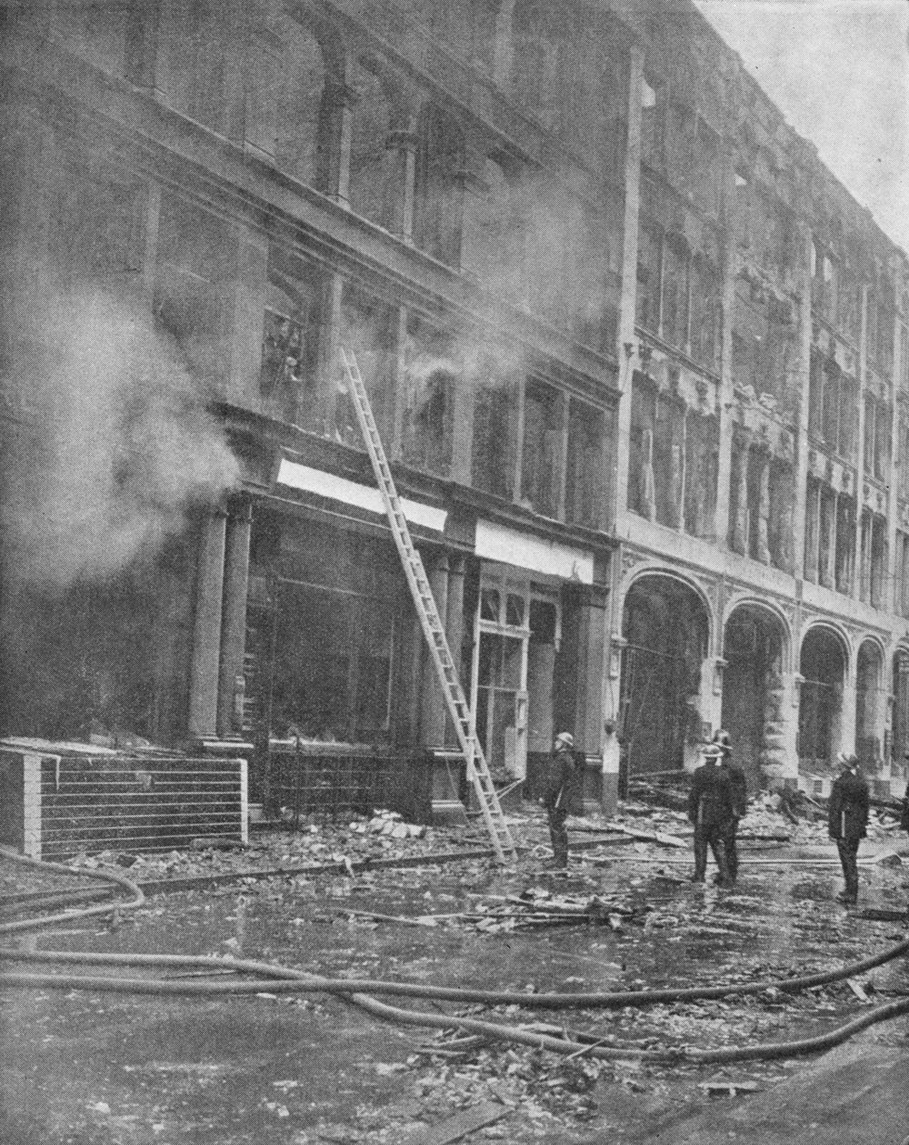 Brannmenn takler City Blaze, 1940, 1940 av Unbekannt
