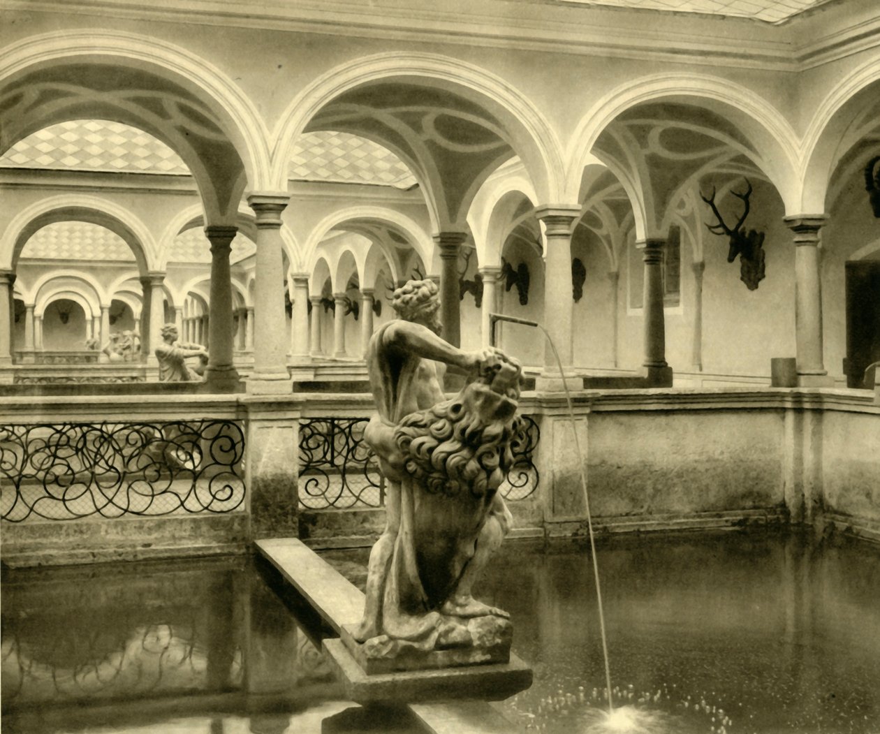 Fisketankskulpturer, Kremsmünster Abbey, Øvre Østerrike, c1935. av Unbekannt