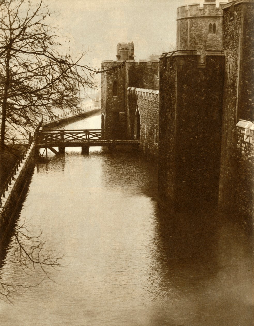 Flomvann i vollgraven ved Tower of London, 1928, 1935. av Unbekannt