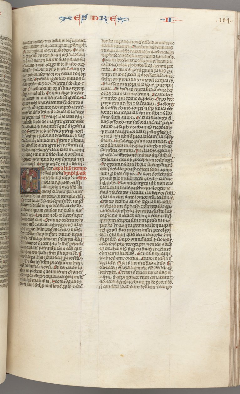 Fol. 184r, Ezra II, historisk initial E, en prest som sensurerte et alter, ca. 1275-1300. av Unbekannt