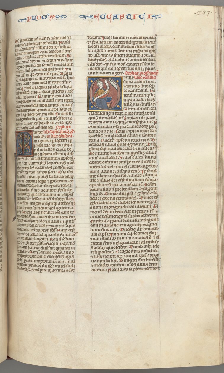 Fol. 257r, Ecclesiasticus, historisk initial O, Sirach sittende med en bokrull, byste av Gud over, ca. av Unbekannt