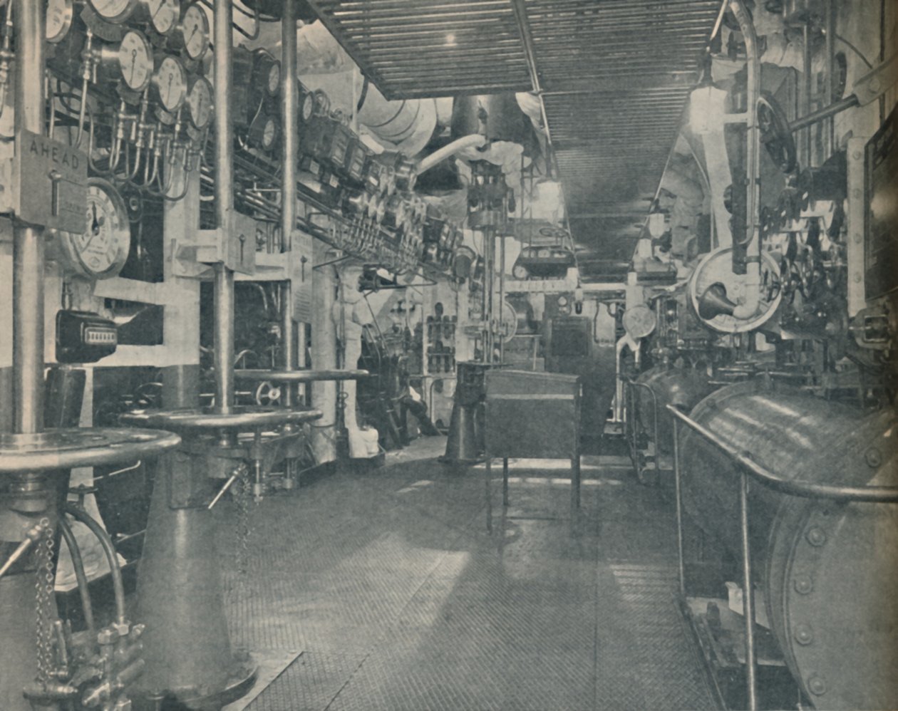 Forward Engine-Room of the Empress of Britain, med kontrollplattform, 1936 av Unbekannt