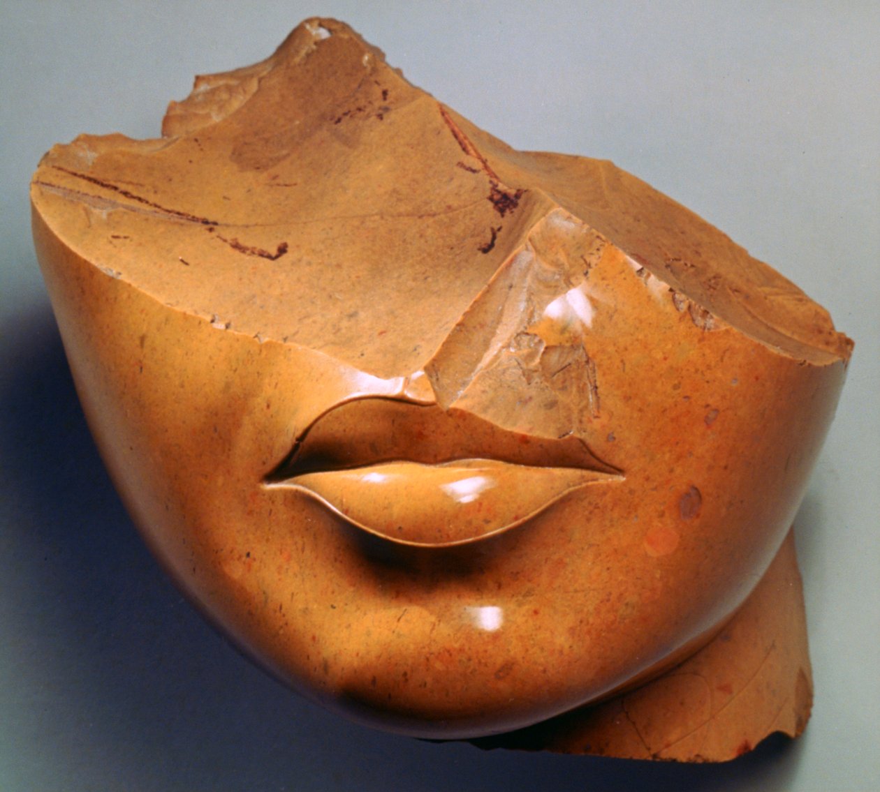 Fragmentært hode for en dronning, regjering av Akhenaten, egyptisk, 18. dynasti av Unbekannt