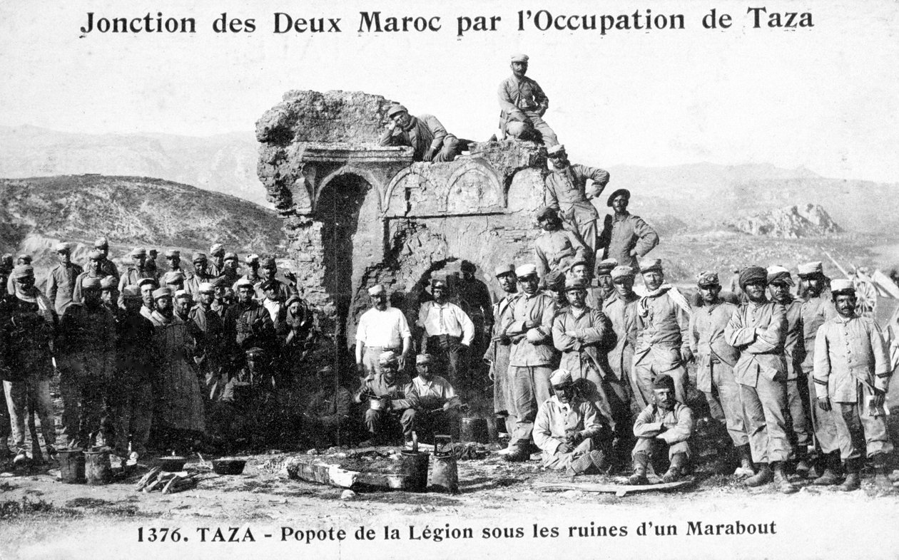 Fransk fremmedlegion ved noen Marabout-ruiner, Taza, Marokko, 1904 av Unbekannt