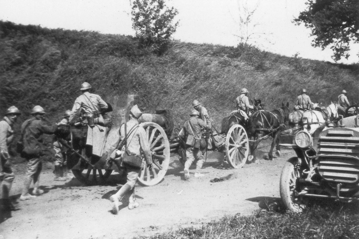 Fransk artilleribatteri på farten, Chemin des Dames, Frankrike, 1918 av Unbekannt