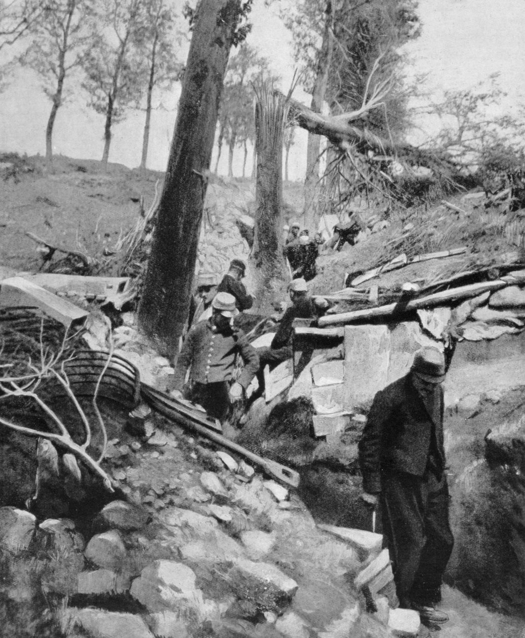 Franske soldater går gjennom en skyttergrav etter et tungt tysk bombardement, første verdenskrig, 1915 av Unbekannt
