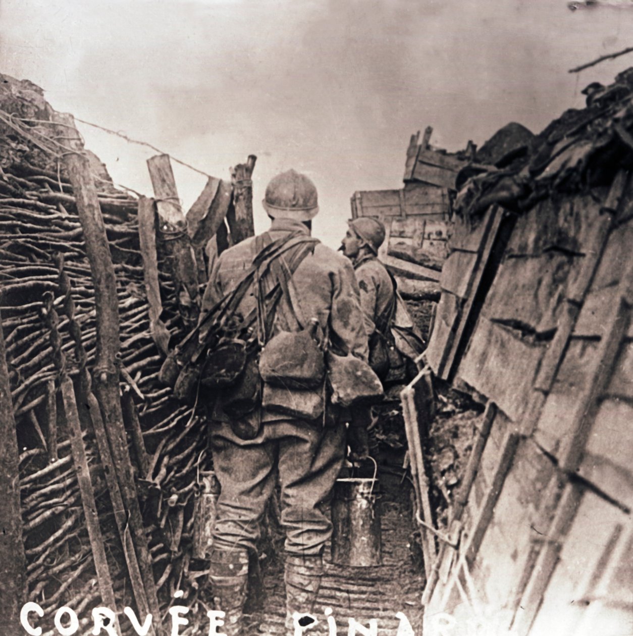 Franske soldater på matlagingstjeneste i en skyttergrav, c1914-c1918 av Unbekannt