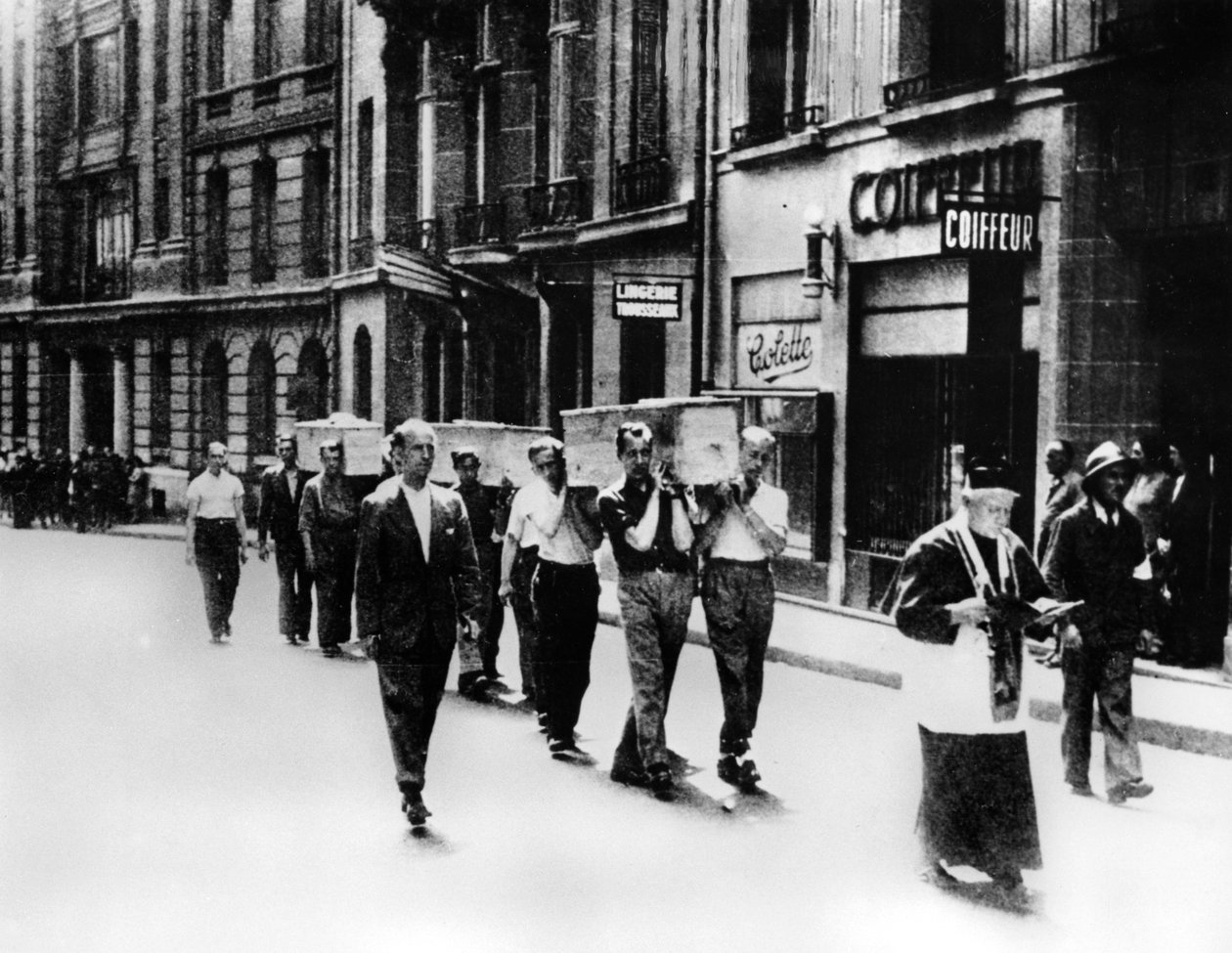Begravelsesprosesjon av medlemmer av den franske motstanden, Paris, 1944 av Unbekannt