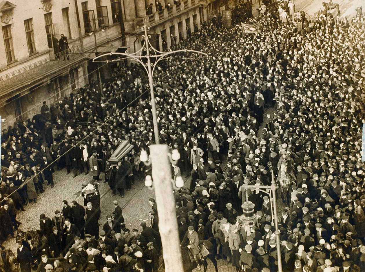 Begravelsesprosesjon av poeten Valery Bryusov, Moskva, USSR, 12. oktober 1924 av Unbekannt