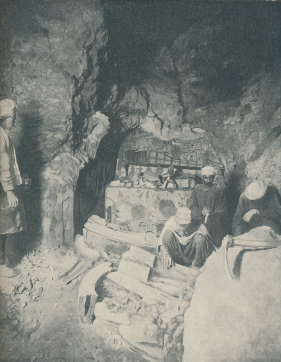 Begravelseskammer der egyptiske mumier ventet på oppstandelse, c1935 av Unbekannt