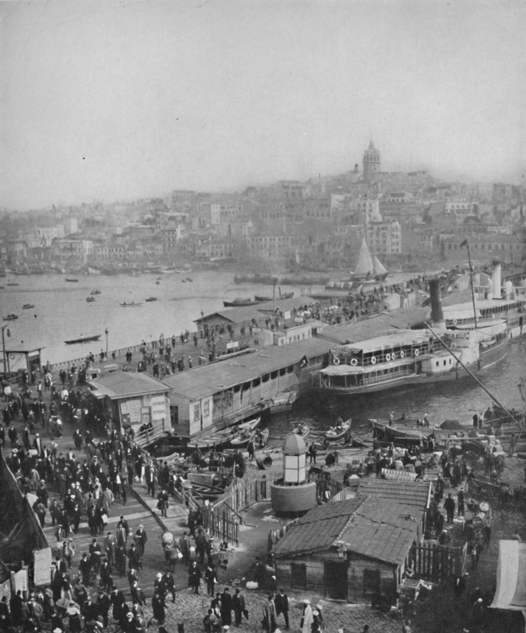 Galata-broen, som forbinder Galata og Pera, 1913 av Unbekannt