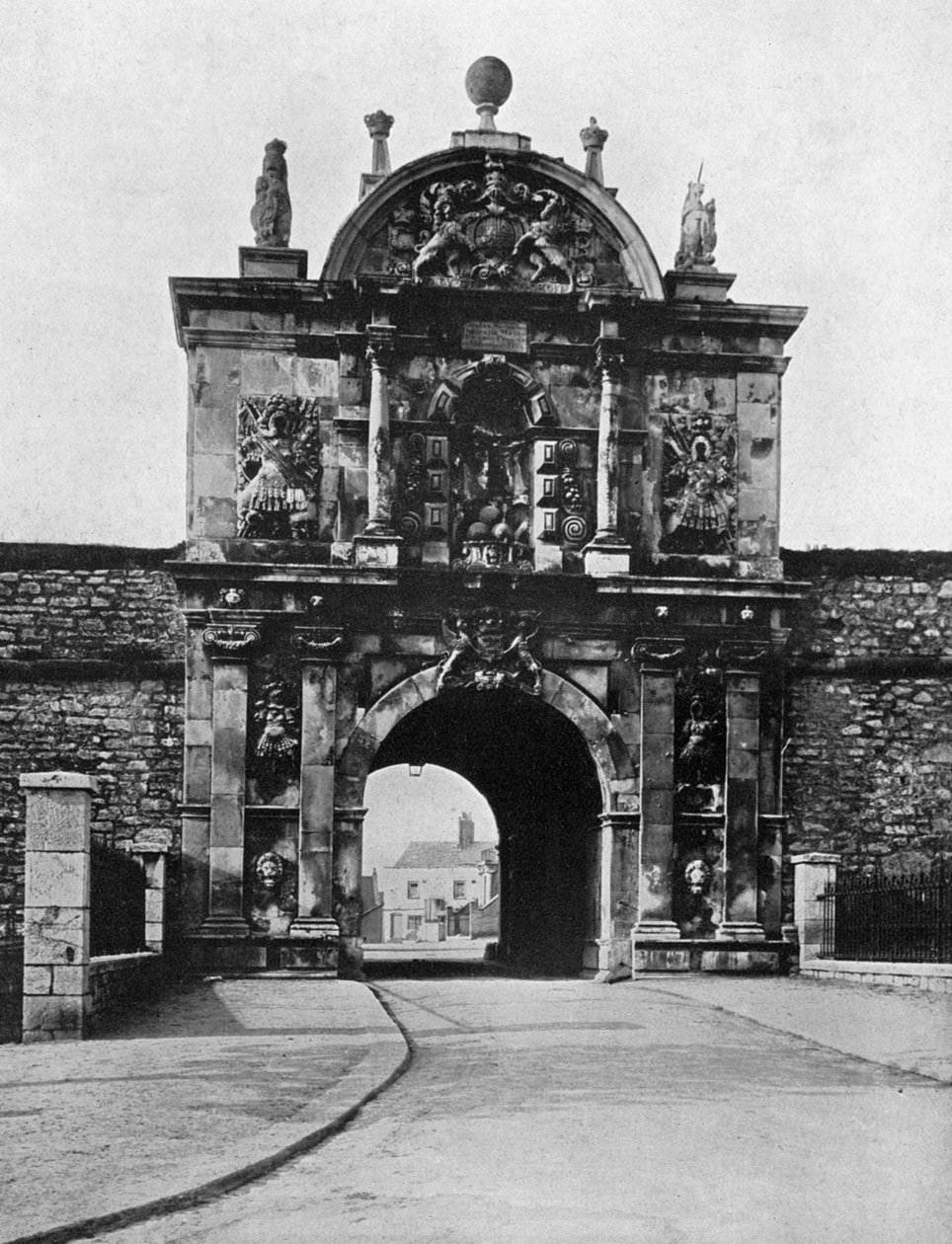 Gate of the Citadel, Plymouth, Devon, 1924-1926 av Unbekannt