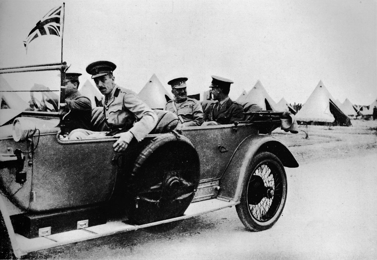 General Sir John Maxwell, sjef for egyptiske tropper, kjørte gjennom en av leirene, 1915 av Unbekannt