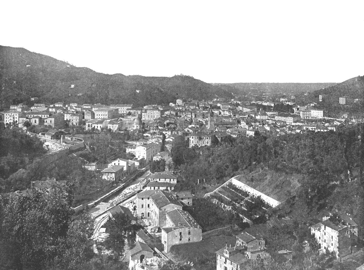 Generell utsikt over byen Carrara, Italia, 1895. av Unbekannt