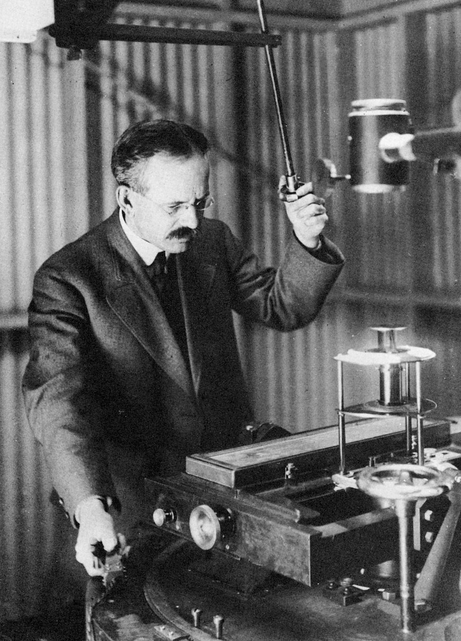 George Ellery Hale 1868-1938, amerikansk astronom, observerer solflekker, 1907 av Unbekannt