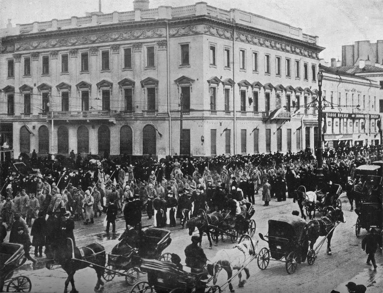 Tyske og østerrikske fanger ble marsjert gjennom gatene i Petrograd, 1915 av Unbekannt