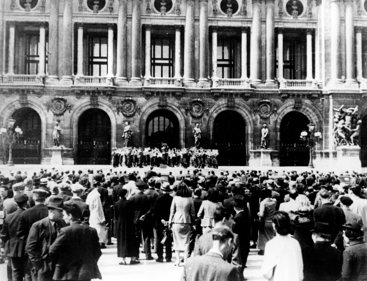Tysk militærkorps holder konsert, okkupert Paris, 1940-1944 av Unbekannt
