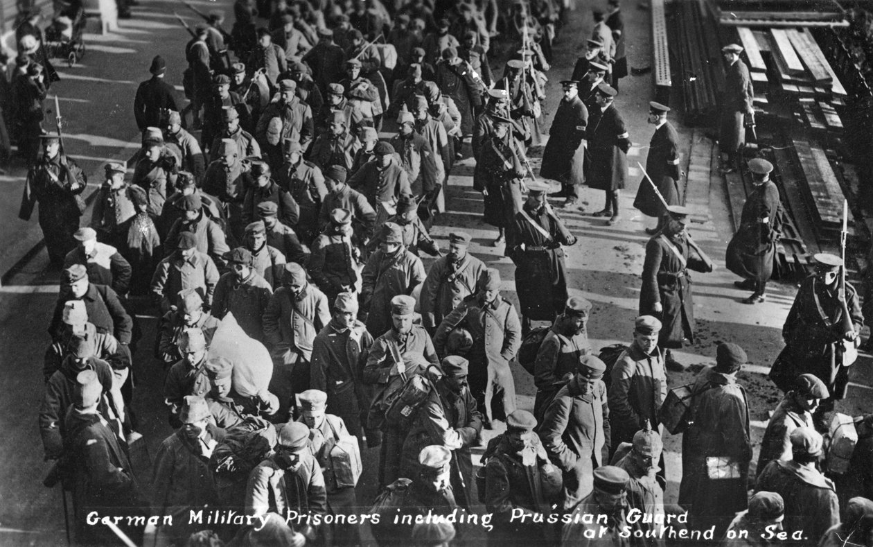Tyske militærfanger inkludert prøyssiske vakter ved Southend på havet, c1914-1915 av Unbekannt