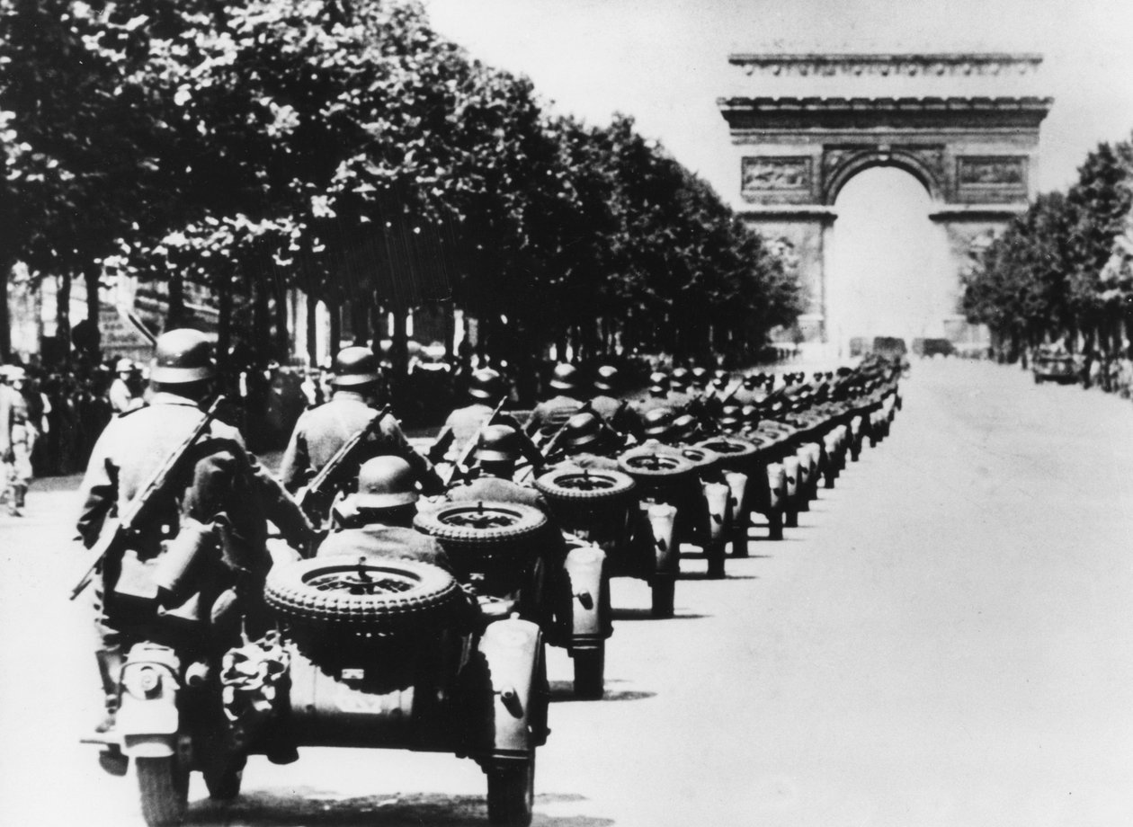 Tyske soldater på Champs Elysees, Paris, 14. juni 1940 av Unbekannt