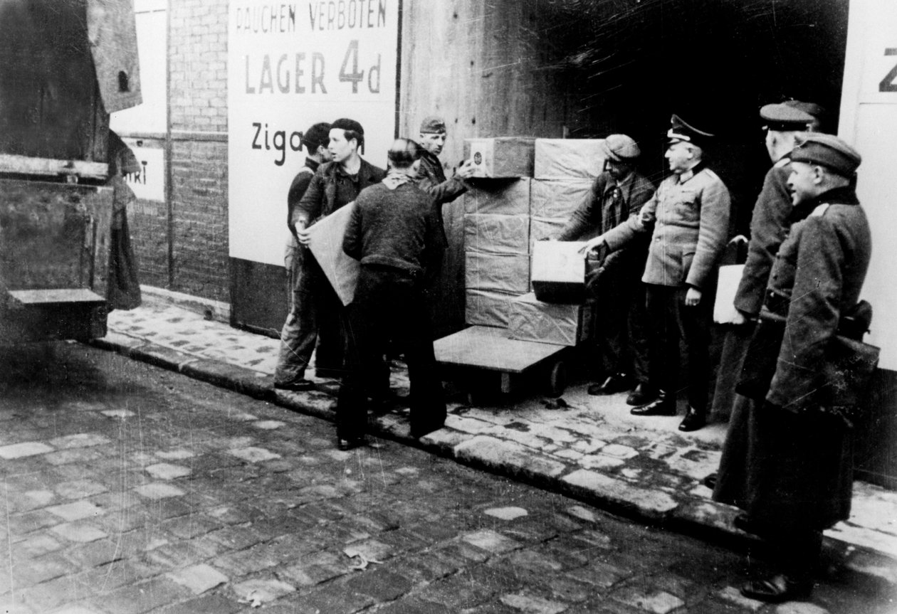 Tysk forsyningsdepot, okkupert Paris, februar 1941 av Unbekannt