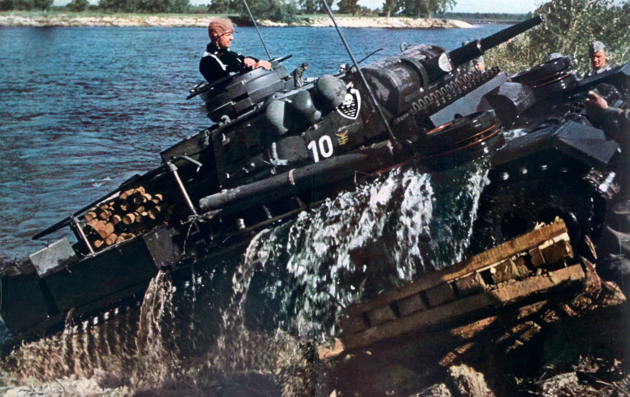 Tysk tank som forser en elv, Russland, 1941 av Unbekannt